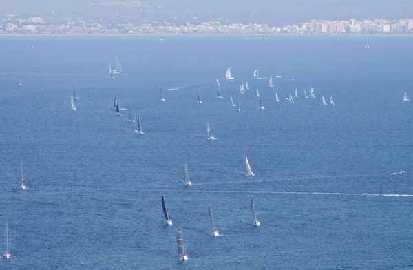 Regata di gruppo barca a vela — Foto Stock