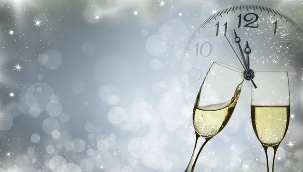 Glasses with champagne and clock close to midnight — Stock Photo, Image