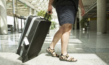 Adam bavul Havaalanı terminal ile