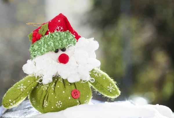 在雪中的圣诞老人公仔圣诞装饰 — 图库照片