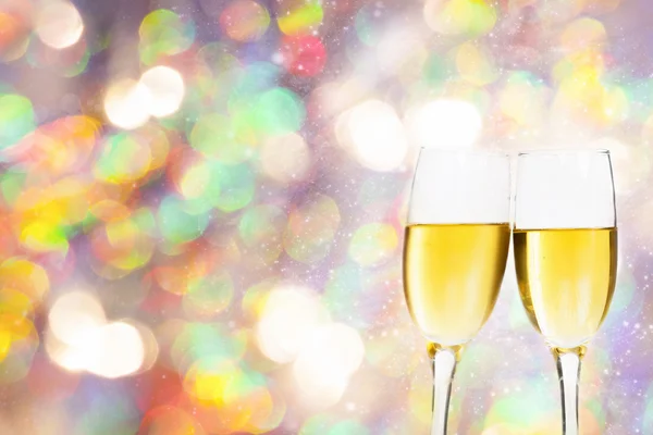 Tatil ışıklar karşı şampanya bardağı — Stok fotoğraf
