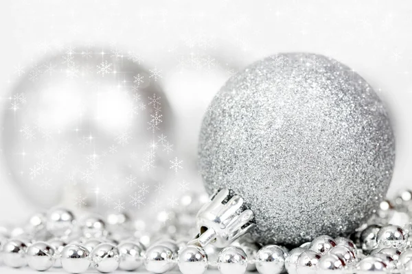 Decoraciones de Navidad de plata — Foto de Stock
