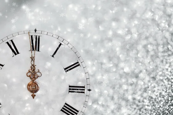 Vecchio orologio con stelle fiocchi di neve — Foto Stock