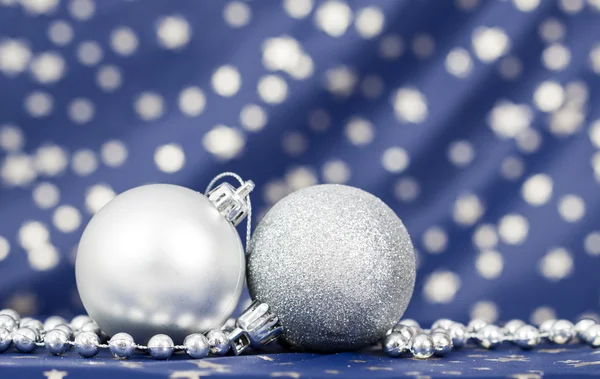 Bolas de plata de Navidad — Foto de Stock