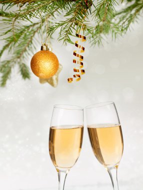 Noel ağacı süsleme ve tatil ışıklar