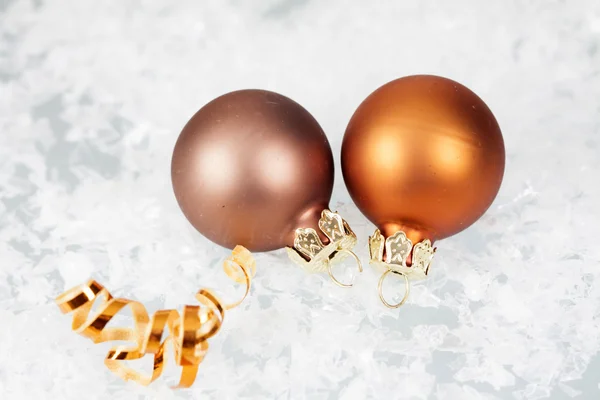 Gouden kerstballen — Stockfoto