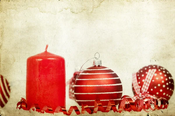 Decoración vintage con bolas rojas de Navidad — Foto de Stock