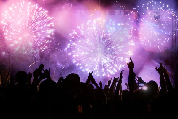 Fireworks and cheering crowd celebrating — Stock Photo, Image