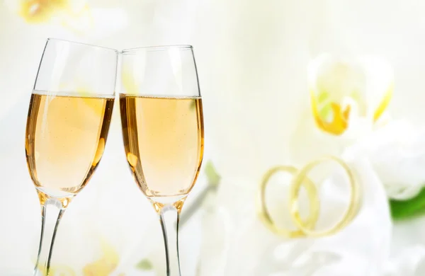 Celebrando con champán — Foto de Stock