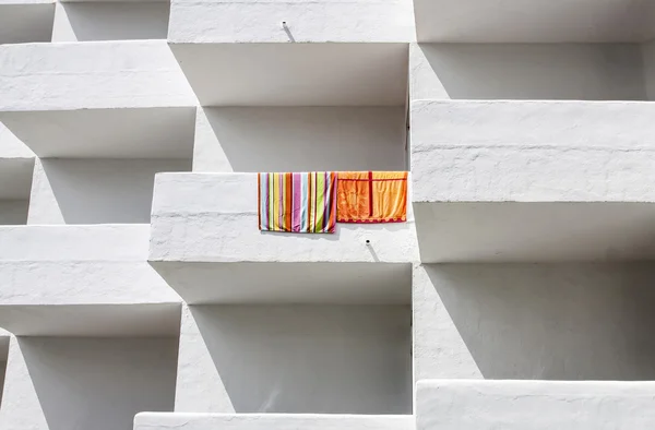 Hotel balcony with colorful towels — Stock Photo, Image