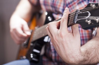 Gitarist stagelight sahnede