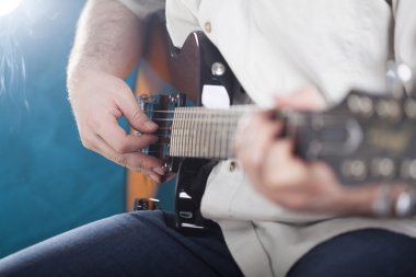 Gitarist stagelight sahnede