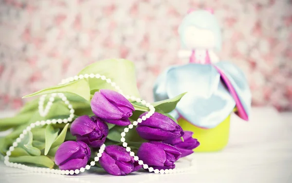 Purple tulips and retro doll — Stock Photo, Image