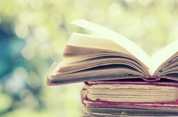 eski kitap açıldı