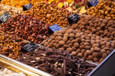 Piyasada çeşitli gurme truffles