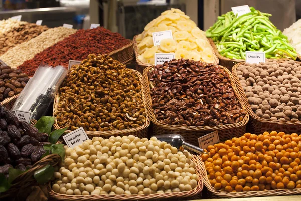 Nuts and almonds in the market — Stock Photo, Image