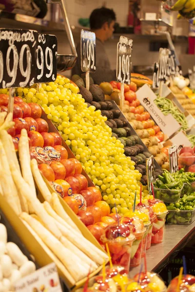 Gyümölcsök: a mezőgazdasági termelők piacra — Stock Fotó