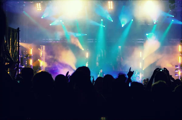 Cheering crowd in front of stage lights — Stock Photo, Image