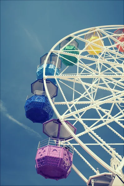 Roda gigante sobre o céu azul — Fotografia de Stock