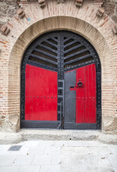 Arched medieval door — Stock fotografie