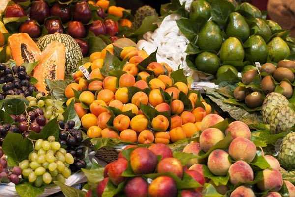 Gyümölcsök, a piaci bódé — Stock Fotó