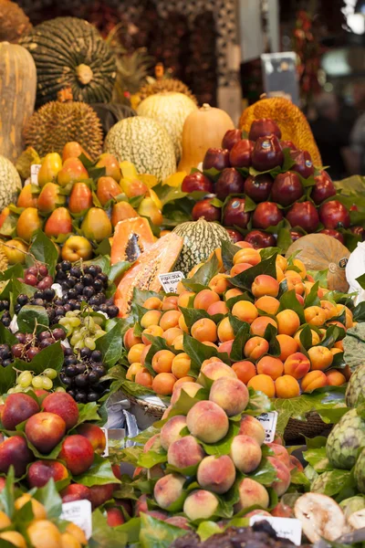 Gyümölcsök, a piaci bódé — Stock Fotó