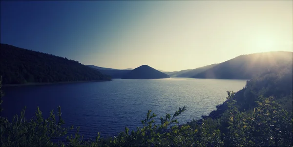 Horské jezero ráno — Stock fotografie