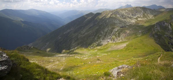 Landscape of Fagaras mountains in Romania — Stock Photo, Image