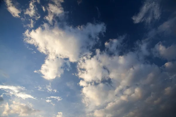 Beautyful 푸른 하늘과 구름 — 스톡 사진