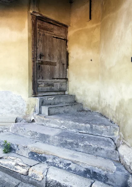 Old door on a medieval building — Stock Photo, Image