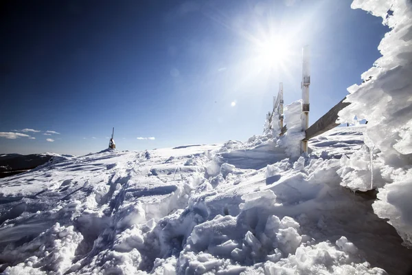 Fondo de invierno con nieve y hielo — Foto de Stock