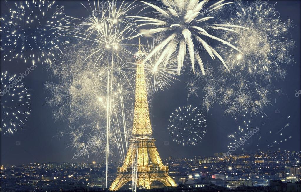 Eiffel tower with fireworks, New Year in Paris Stock Editorial Photo