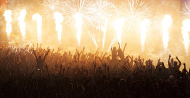 Konserde büyük bir tezahürat kalabalığı
