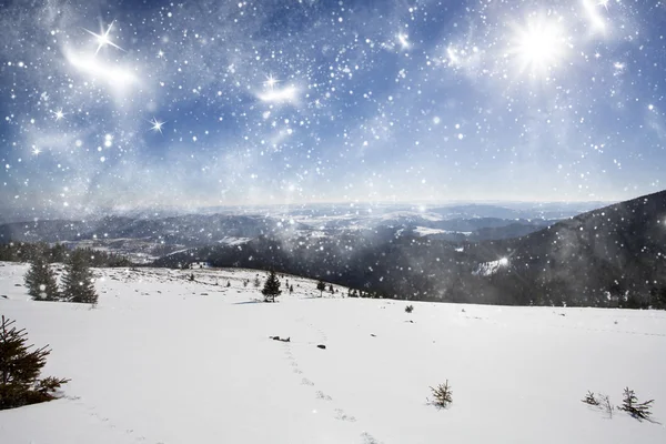 Paisaje invernal en las montañas — Foto de Stock