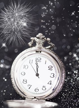 Eski saati gece yarısı - yeni yıl kavramı işaret