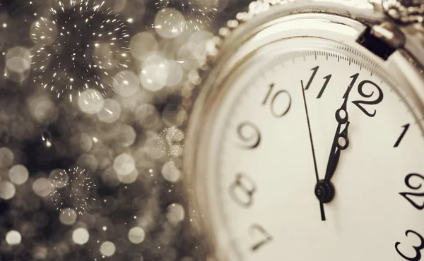 Vecchio orologio puntando mezzanotte - concetto di Capodanno — Foto Stock