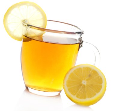 Cam bardak beyaz zemin üzerine limon ile çay