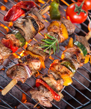 Mangal lezzetli şiş ile.