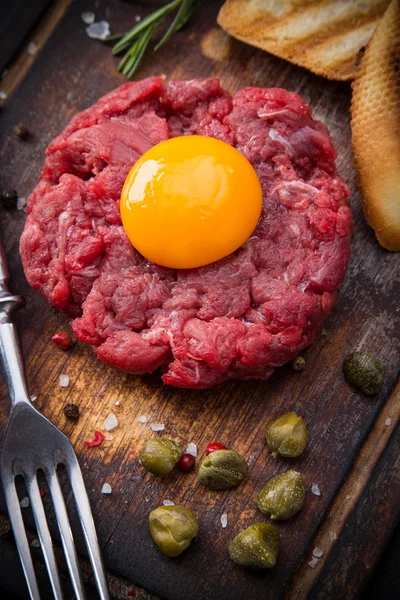 Nahaufnahme von Rindfleisch-Tatar. — Stockfoto