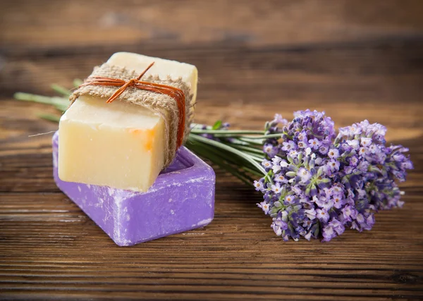 Tratamientos de bienestar con flores de lavanda . —  Fotos de Stock