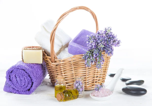 Bem-estar tratamentos com flores de lavanda . — Fotografia de Stock