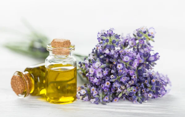 Bem-estar tratamentos com flores de lavanda . — Fotografia de Stock