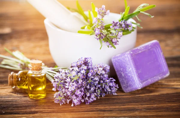 Wellness treatments with lavender flowers. — Stock Photo, Image