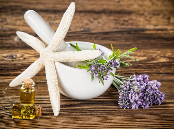 Wellness treatments with lavender flowers. — Stock Photo, Image