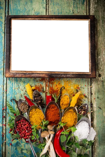 Varias especias de colores en la mesa de madera — Foto de Stock