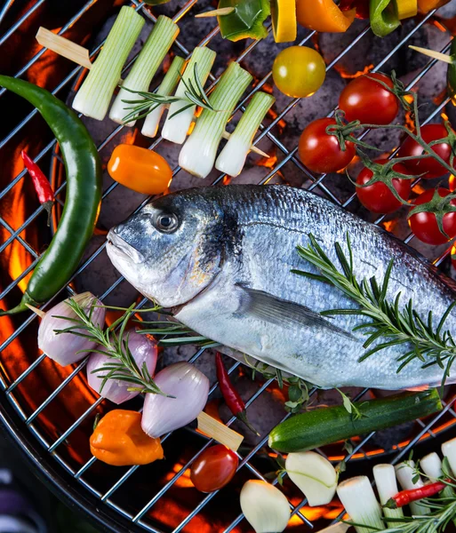Barbecue grill aux poissons de mer . — Photo