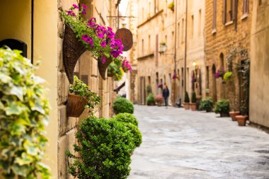 Pienza eski eski Avrupa sokak görünümü. İtalya.