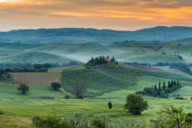 Manzara Tuscany, tepeler ve çayırlar, Toscana - İtalya