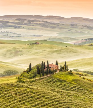 Manzara Tuscany, tepeler ve çayırlar, Toscana - İtalya