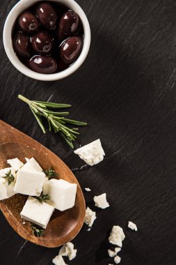 Zeytinli doğranmış beyaz peynir